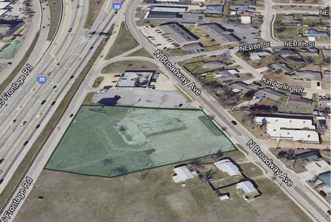 1711 N Broadway Ave, Moore, OK 73160 - photo 1