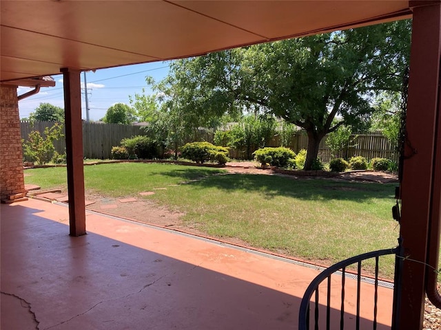 view of yard featuring a patio area