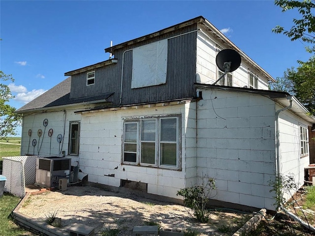 27582 N 2840th Rd, Okarche, OK 73762 - back of house with a patio