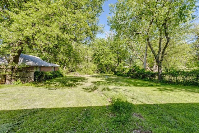 10 Burk Way, Del City, OK 73115 - view of yard
