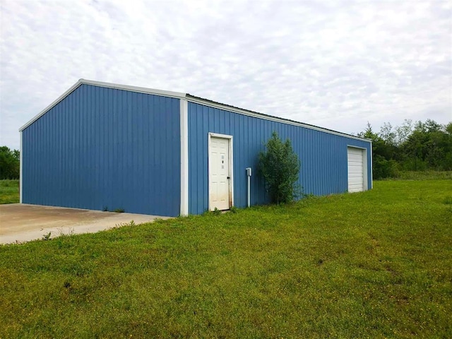 view of outdoor structure featuring an outdoor structure