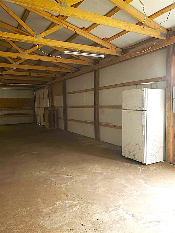 garage with freestanding refrigerator
