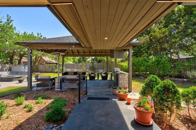 view of patio featuring a fenced backyard and outdoor lounge area
