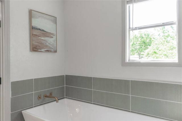 3224 NW 47th St, Oklahoma City, OK 73112 - full bathroom with a garden tub