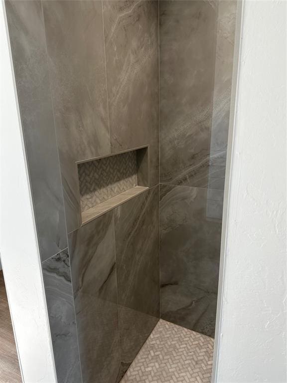 211 Shavano St, Shawnee, OK 74804 - detailed view of a tile shower