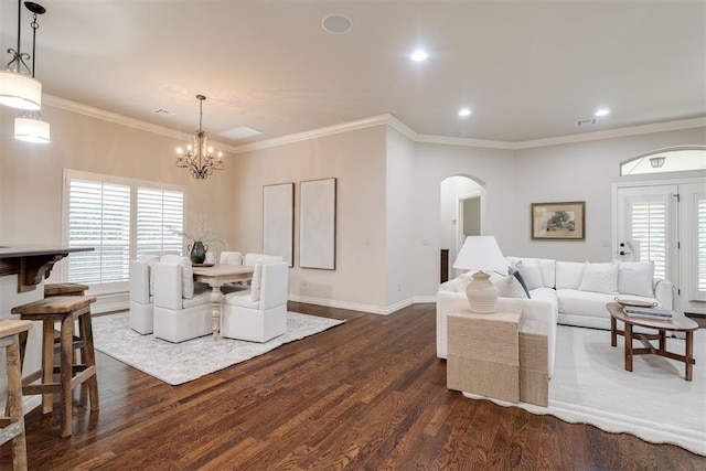 living area featuring visible vents, baseboards, an inviting chandelier, dark wood-style flooring, and arched walkways