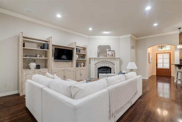 living room with crown molding, arched walkways, baseboards, and dark wood-type flooring