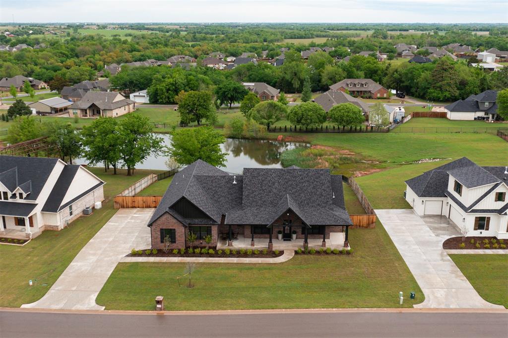 10160 Oakwood Dr, Edmond, OK 73025 - photo 1