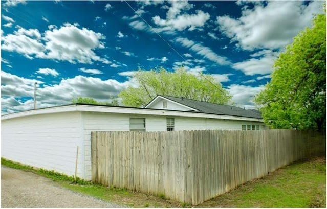 107 S 10th St, Davis, OK 73030 - view of side of home