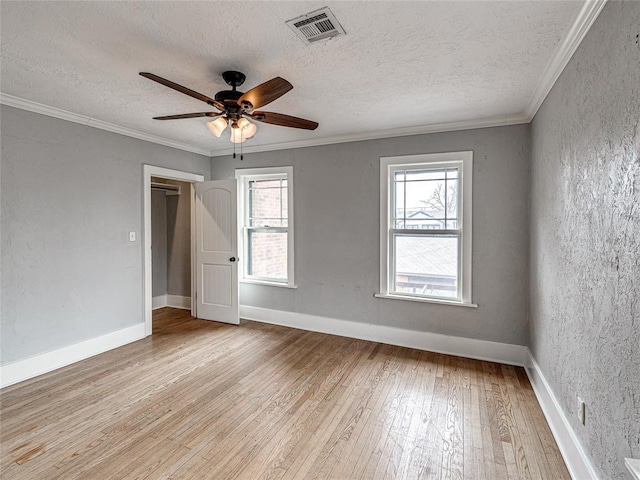725 NE 15th St, Oklahoma City, OK 73104 - spare room with light wood-style flooring, visible vents, a ceiling fan, a textured ceiling, and crown molding