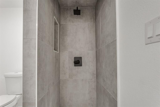 1437 SW 34th St, Oklahoma City, OK 73119 - bathroom featuring toilet and tiled shower