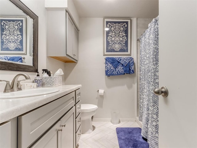bathroom featuring vanity, baseboards, toilet, and curtained shower