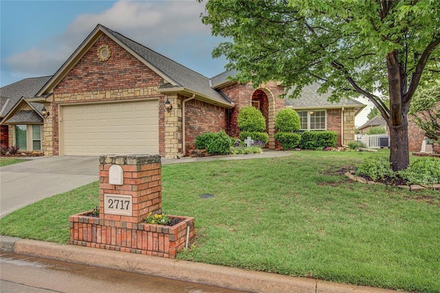 view of front of house featuring driveway, a shingled roof, a front yard, and a garage