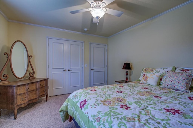 bedroom with crown molding, a closet, a ceiling fan, and carpet flooring