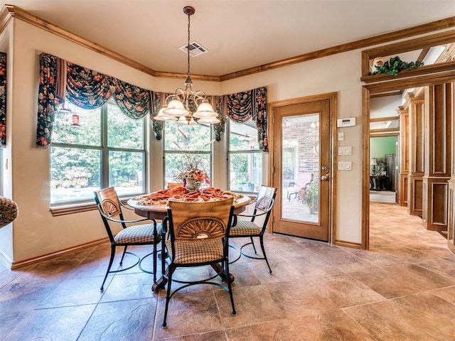 dining space featuring ornamental molding, visible vents, a chandelier, and baseboards