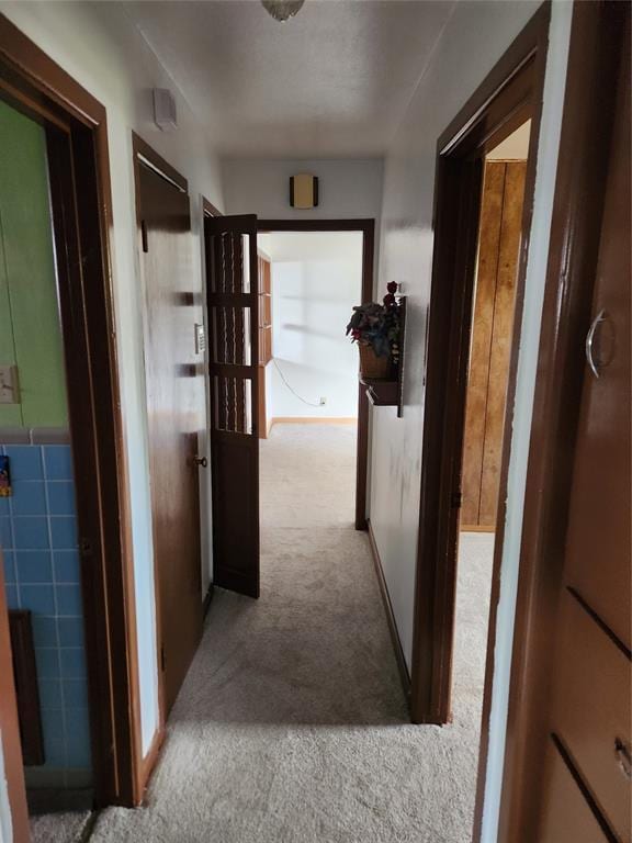 1405 N York St, Altus, OK 73521 - hall featuring carpet flooring