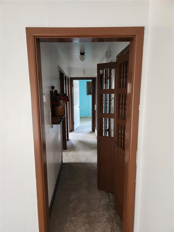1405 N York St, Altus, OK 73521 - hall with dark carpet