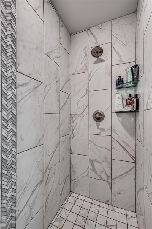 bathroom featuring tiled shower