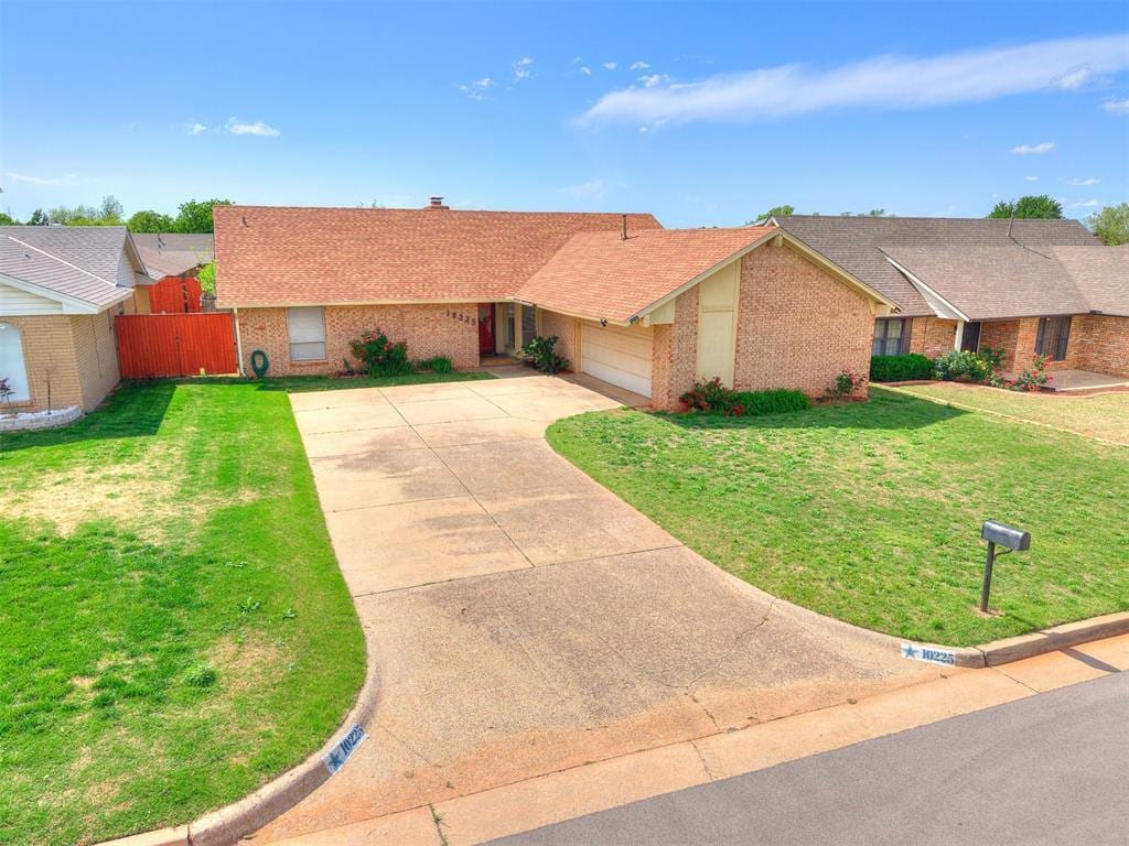 10225 Little Pond Dr, Oklahoma City, OK 73162 - photo 1