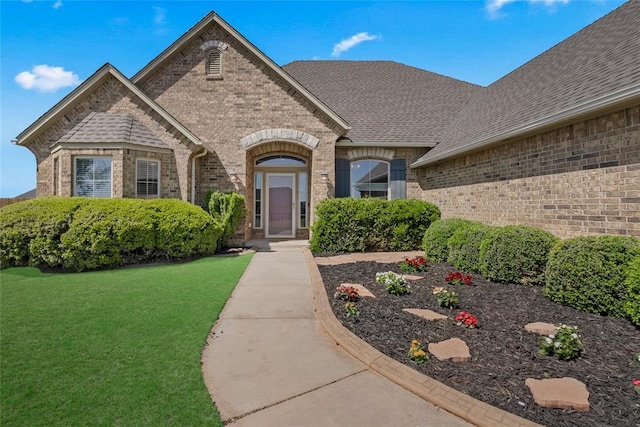 4679 Hillcrest Ln, Edmond, OK 73025 - view of front of property featuring roof with shingles, a front lawn, and brick siding