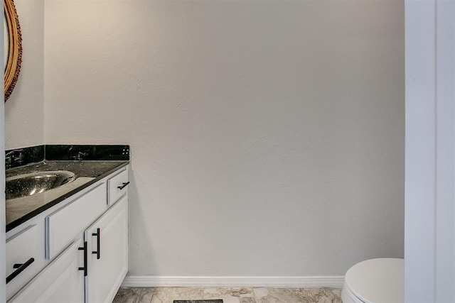 7705 Rumsey Rd, Oklahoma City, OK 73132 - half bath featuring baseboards, toilet, and vanity