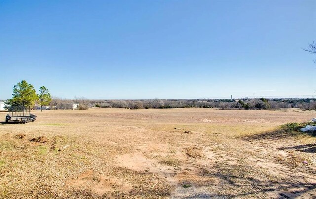 view of yard featuring a rural view