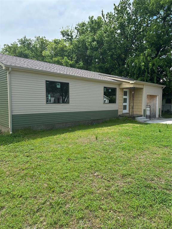 306 W Cherokee St, Jones, OK 73049 - view of front of property featuring a front yard and a garage