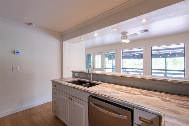 73 E Shore Dr, Arcadia, OK 73007 - kitchen with a sink, visible vents, baseboards, dishwasher, and wood finished floors