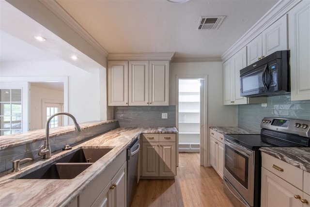 73 E Shore Dr, Arcadia, OK 73007 - kitchen with decorative backsplash, light wood-style flooring, a sink, appliances with stainless steel finishes, and visible vents