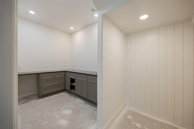 bathroom with visible vents, unfinished concrete flooring, and recessed lighting