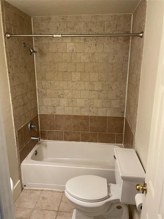 224 E Ayers St, Edmond, OK 73034 - full bath featuring shower / washtub combination and toilet