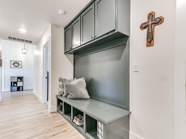 mudroom with visible vents, light wood-style flooring, and baseboards