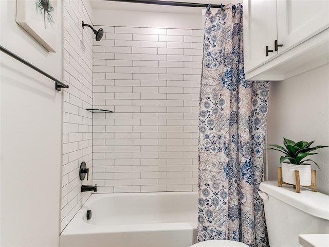full bathroom featuring toilet and shower / tub combo with curtain