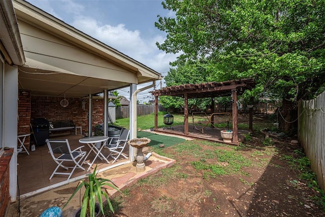 view of yard featuring a fenced backyard, a pergola, and a patio area