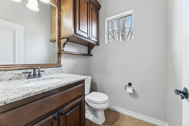 532 Conquistador Ct, Edmond, OK 73025 - half bathroom featuring baseboards, toilet, and vanity