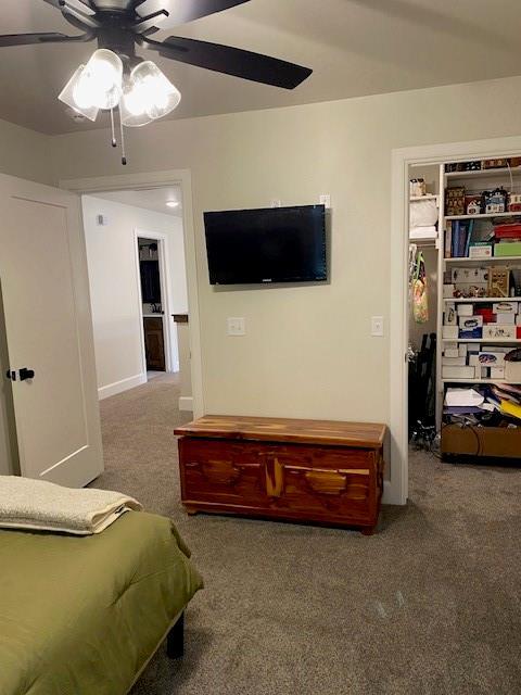 carpeted bedroom featuring ceiling fan