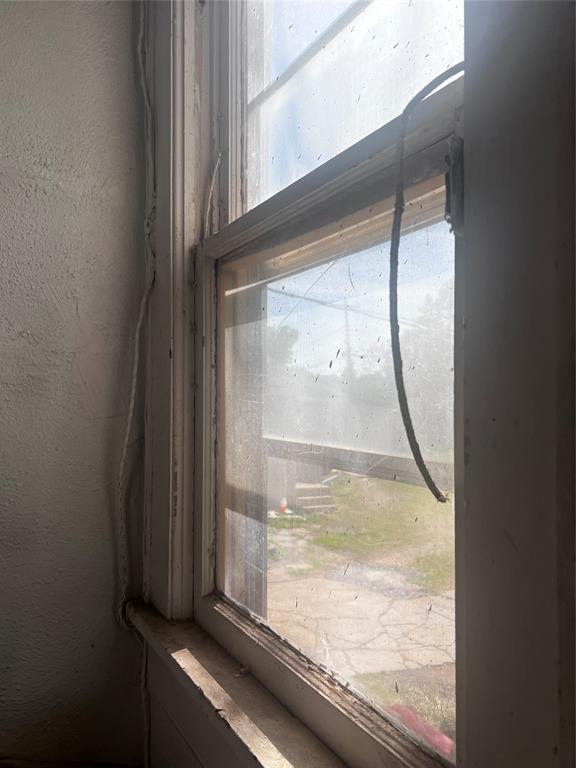 interior details featuring a textured wall