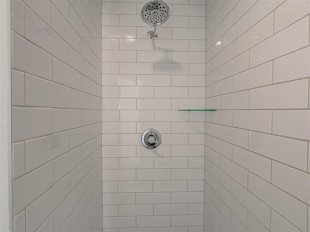 941 SW 48th St, Oklahoma City, OK 73109 - full bathroom with a tile shower