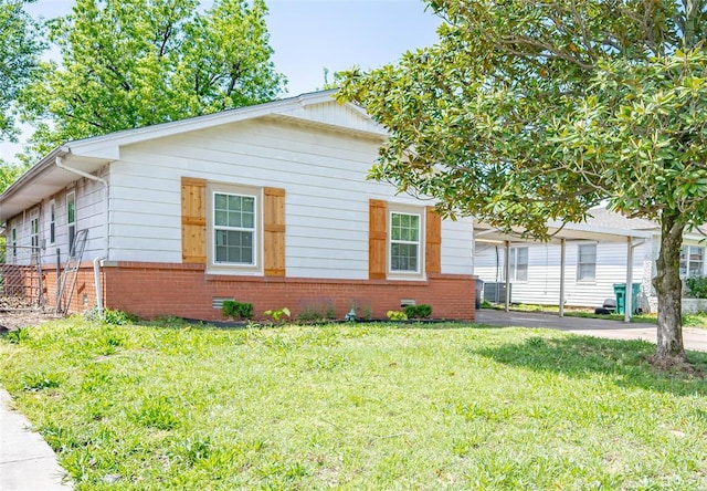 view of front of house featuring a front yard and brick siding