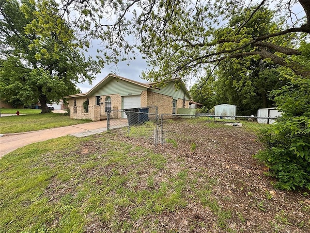 view of front facade with a front yard, a garage, brick siding, fence, and concrete driveway