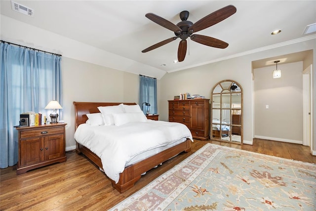 1119 Glenwood Ave, Nichols Hills, OK 73116 - bedroom featuring light wood finished floors, a ceiling fan, visible vents, baseboards, and ornamental molding