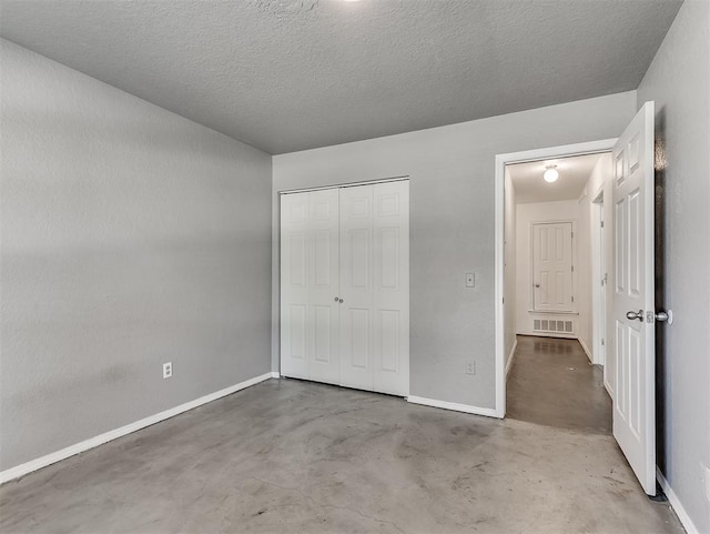 1621 Park View Pl, Edmond, OK 73003 - unfurnished bedroom featuring visible vents, concrete floors, baseboards, and a closet