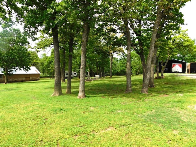 view of yard with a detached carport