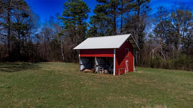 view of outbuilding featuring an outdoor structure and a wooded view