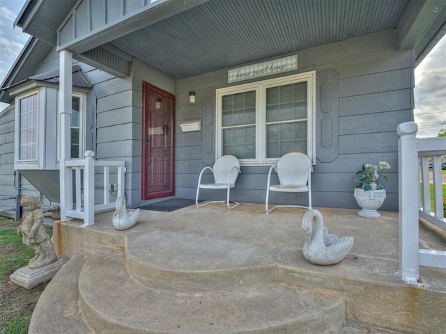 entrance to property featuring covered porch
