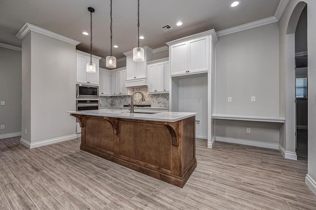 11608 NW 104th St, Yukon, OK 73099 - kitchen with baseboards, stainless steel appliances, ornamental molding, and a sink