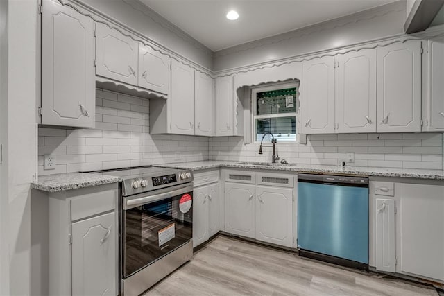kitchen with backsplash, light wood-type flooring, stainless steel electric range, dishwasher, and a sink