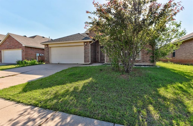 view of front facade featuring brick siding, a front lawn, a garage, and driveway