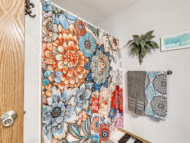 910860 S 3350th Rd, Wellston, OK 74881 - full bathroom featuring a shower with curtain