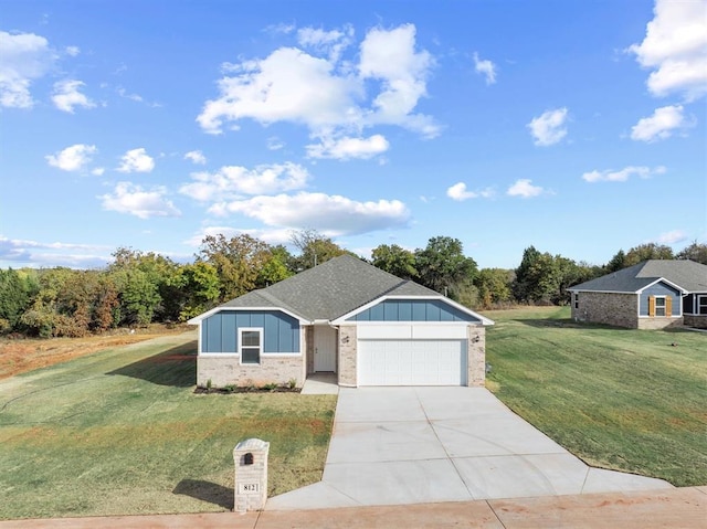 812 Stella Trl, Guthrie, OK 73044 - single story home with brick siding, a garage, a front lawn, and concrete driveway